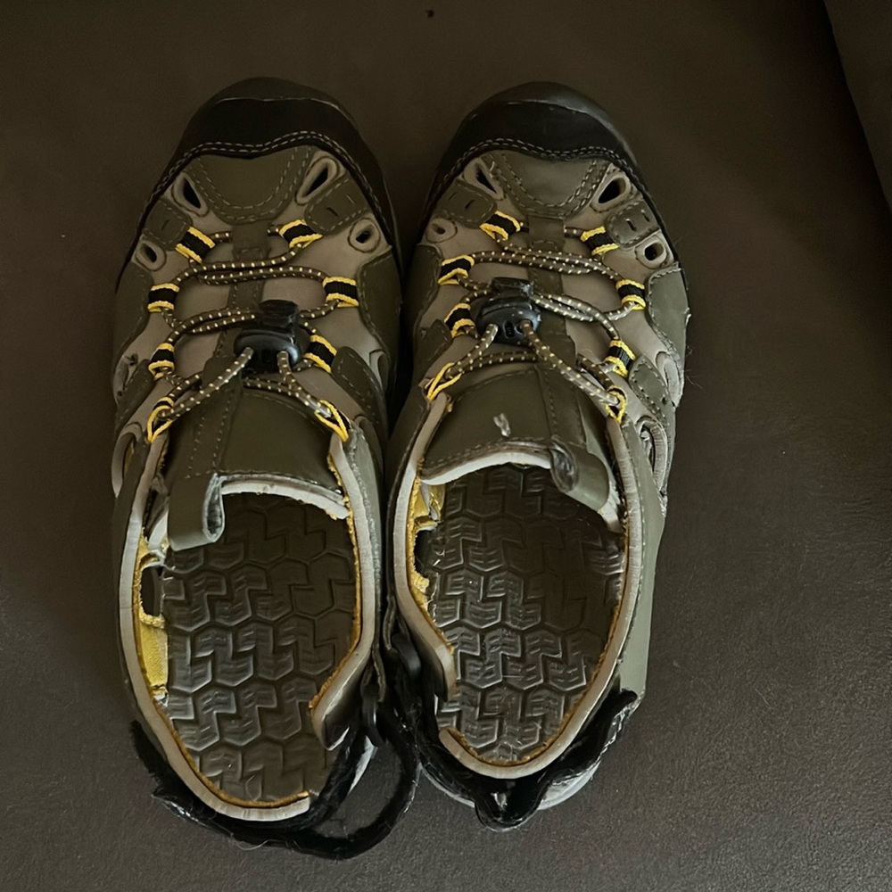Northside Size 3 sandals / water shoes